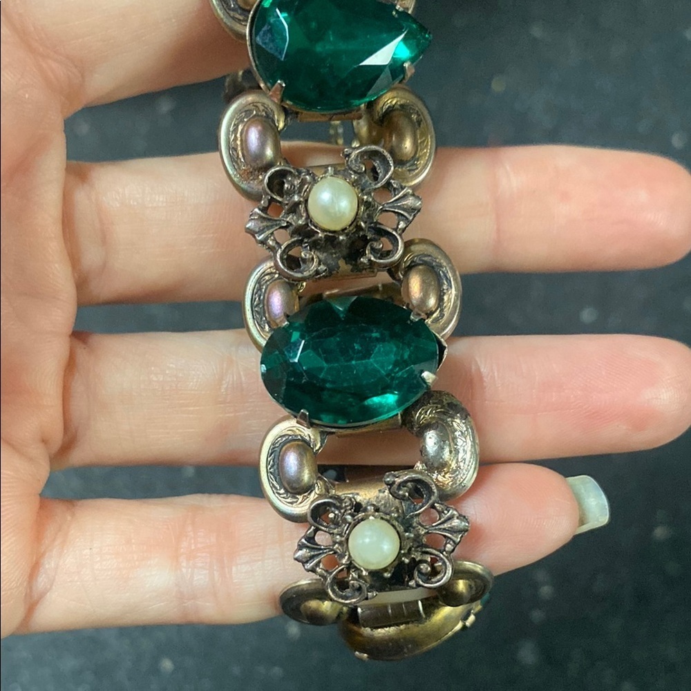 Art Deco Style 40s/50s Green and Gold Bracelet - Picture 10 of 12